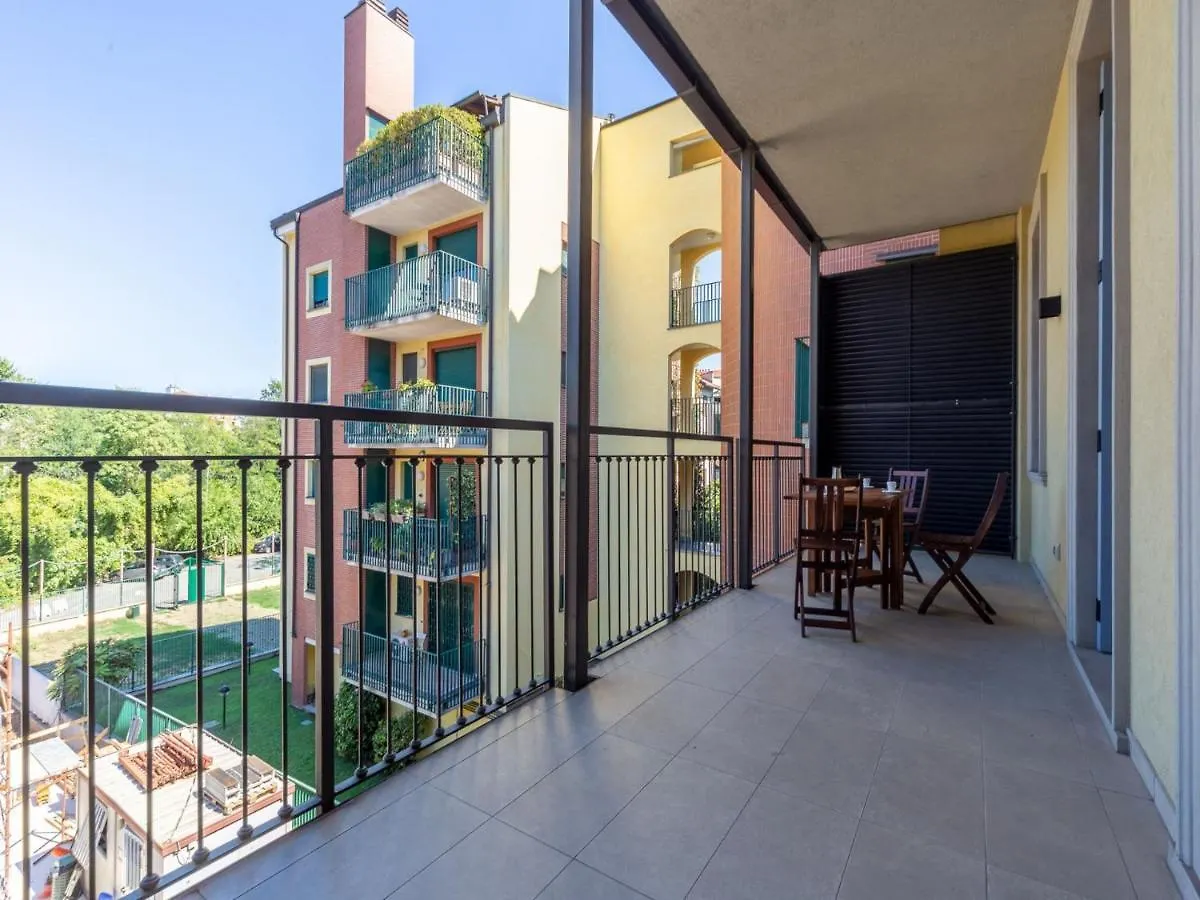 The Best Rent - Spacious Three-Bedroom Apartment With Terrace Milan Italy