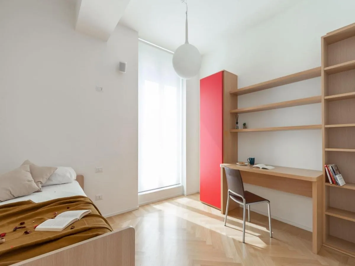 The Best Rent - Spacious Three-Bedroom Apartment With Terrace Milan
