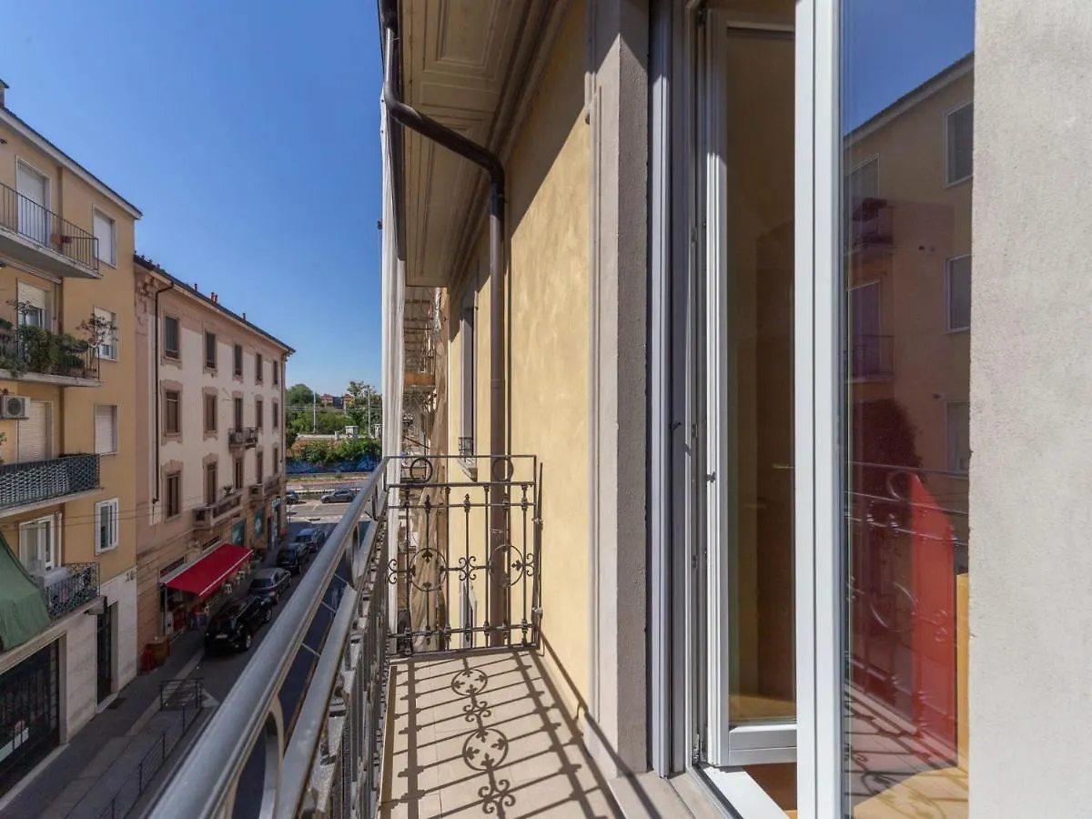 The Best Rent - Spacious Three-Bedroom Apartment With Terrace Milan 0*,