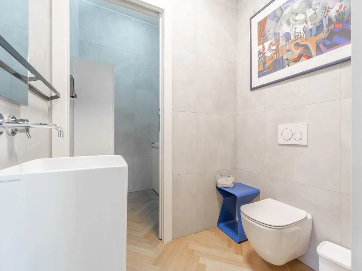 The Best Rent - Spacious Three-Bedroom Apartment With Terrace Μιλάνο